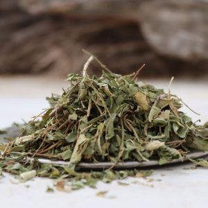 Hierbaluisa hoja triturada