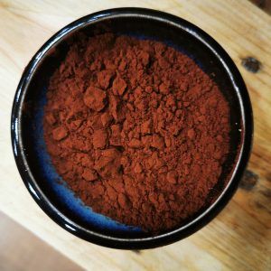 cacao puro, intenso y oscuro en polvo.