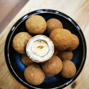 Avellana con chocolate blanco y canela